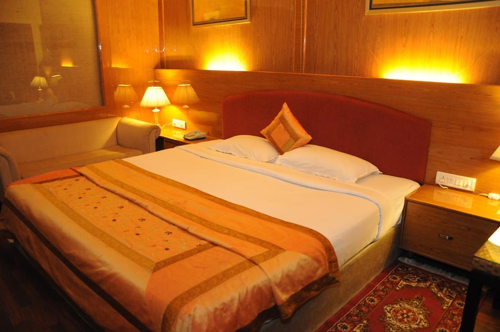 Meuse Jupiter Business And Luxury Hotel Nashik Zimmer foto